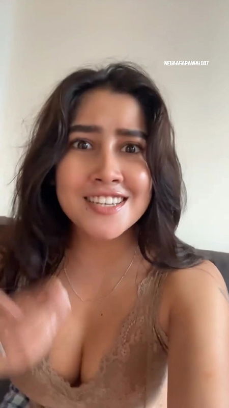 DESIRABLE SEDUCTIVE SOFIA ANSARI MOUTHWATERING CLEAVAGE VIEW UUFFF HQ VIDEO 12