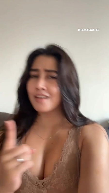 DESIRABLE SEDUCTIVE SOFIA ANSARI MOUTHWATERING CLEAVAGE VIEW UUFFF HQ VIDEO 12