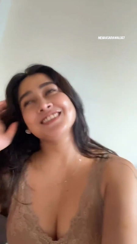 DESIRABLE SEDUCTIVE SOFIA ANSARI MOUTHWATERING CLEAVAGE VIEW UUFFF HQ VIDEO 12