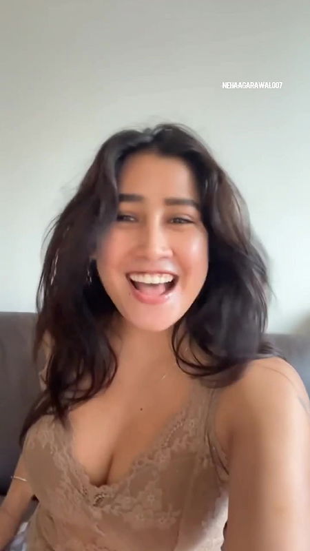 DESIRABLE SEDUCTIVE SOFIA ANSARI MOUTHWATERING CLEAVAGE VIEW UUFFF HQ VIDEO 12