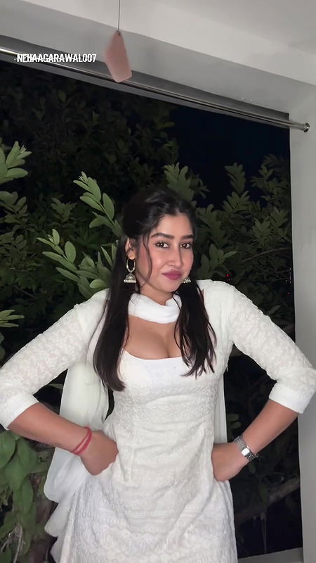 DESIRABLE SEDUCTIVE SOFIA ANSARI MOUTHWATERING CLEAVAGE VIEW UUFFF HQ VIDEO 14