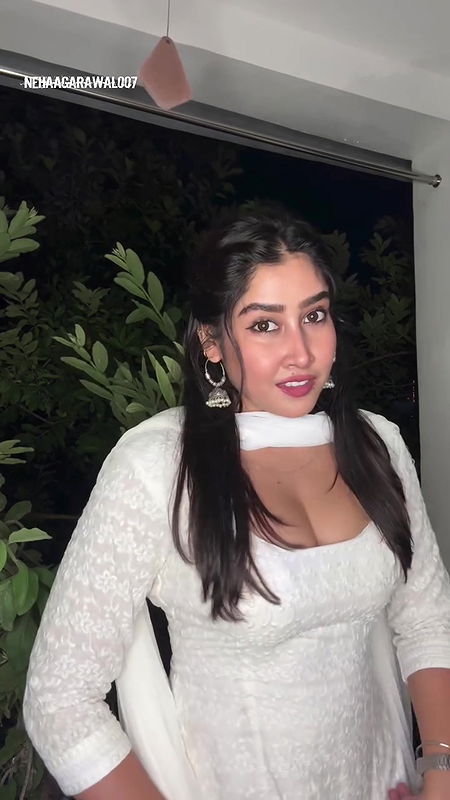 DESIRABLE SEDUCTIVE SOFIA ANSARI MOUTHWATERING CLEAVAGE VIEW UUFFF HQ VIDEO 14