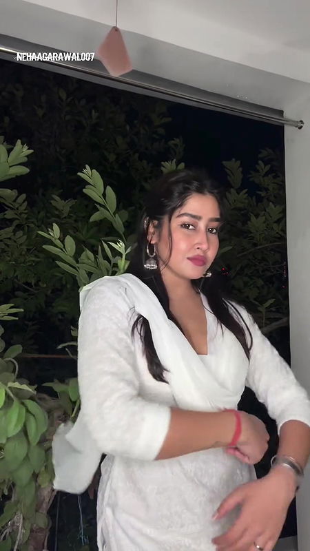 DESIRABLE SEDUCTIVE SOFIA ANSARI MOUTHWATERING CLEAVAGE VIEW UUFFF HQ VIDEO 14