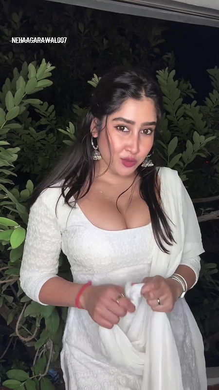 DESIRABLE SEDUCTIVE SOFIA ANSARI MOUTHWATERING CLEAVAGE VIEW UUFFF HQ VIDEO 14