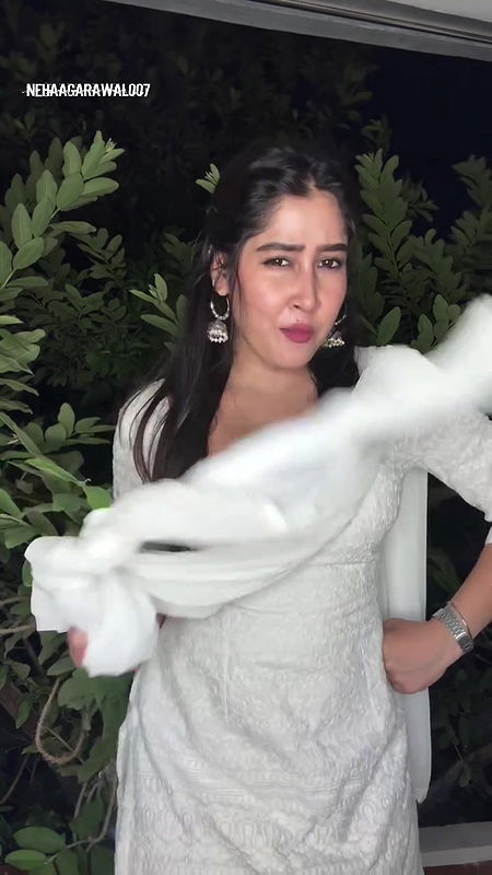 DESIRABLE SEDUCTIVE SOFIA ANSARI MOUTHWATERING CLEAVAGE VIEW UUFFF HQ VIDEO 14