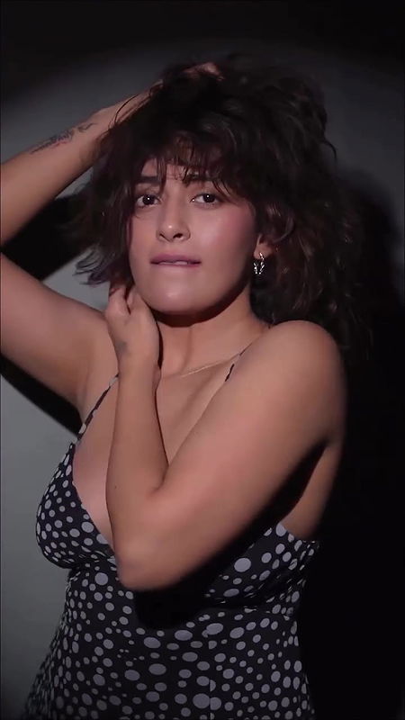 NEHAL NIRWAL STUNNING OPEN CLEAVAGE SHOOT YUMM 12