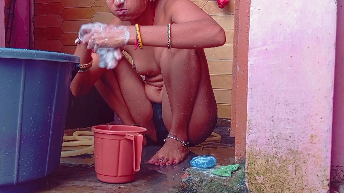 Full nude girl viral mms in bathroom