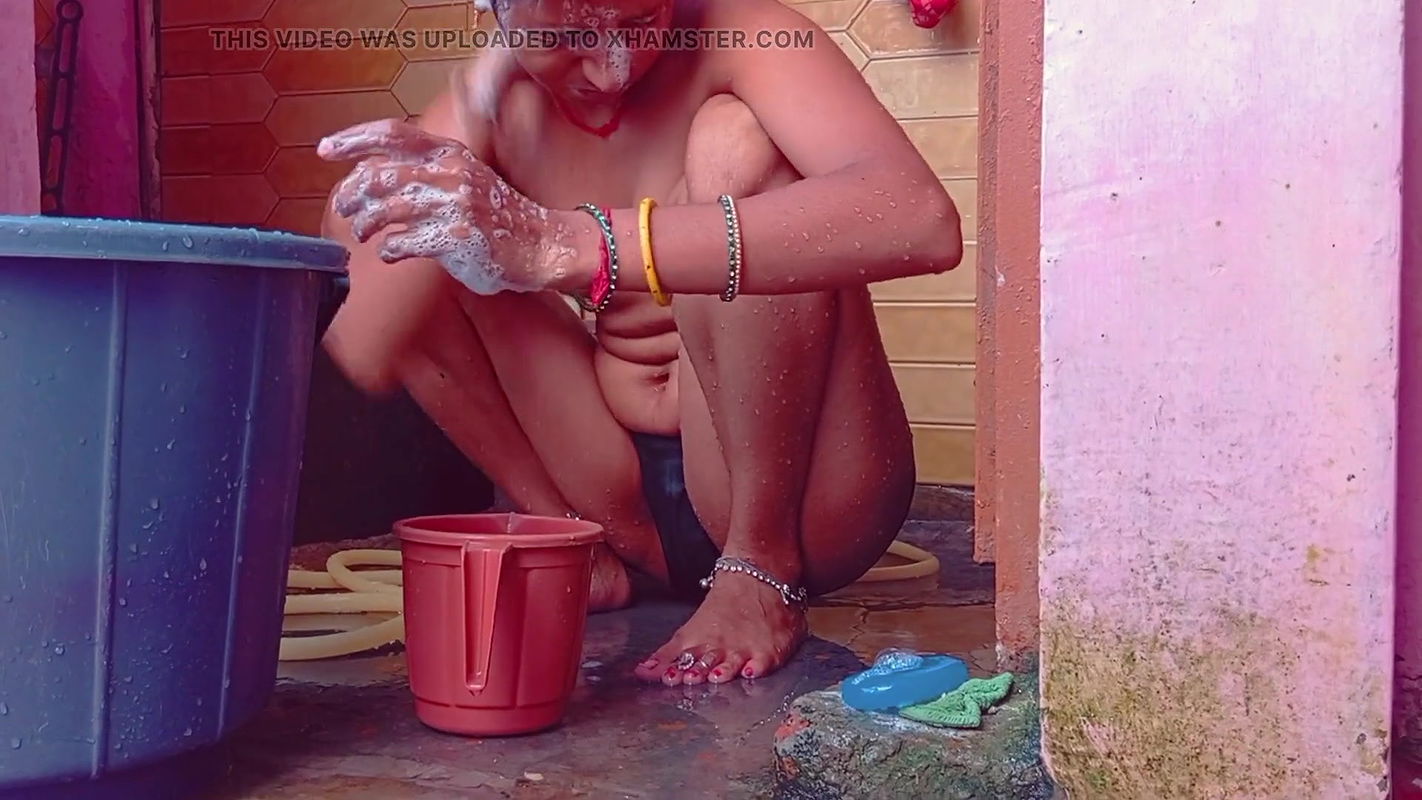 Full nude girl viral mms in bathroom