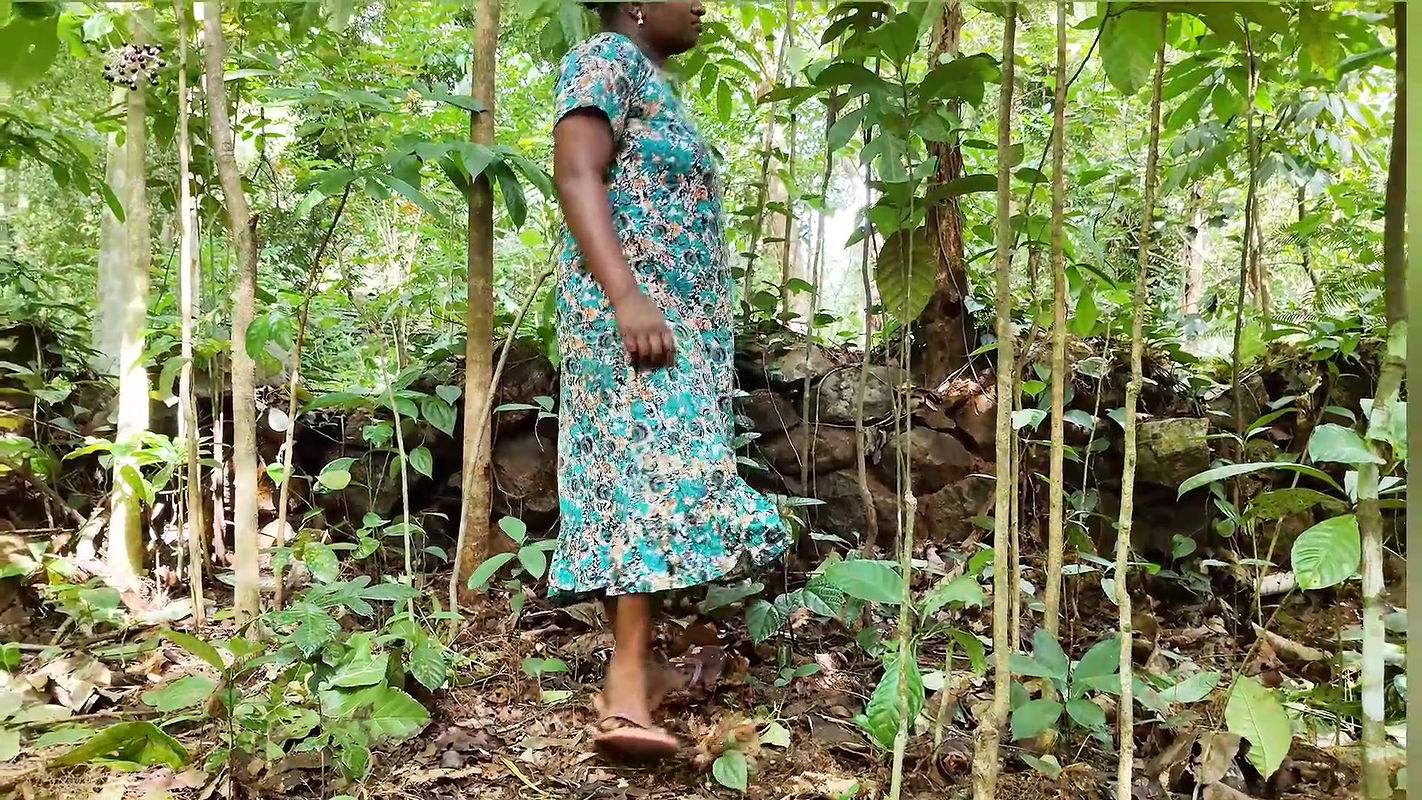 My Girl Friend Pissing in Jungle I See Her Big Pussy and Big Boo