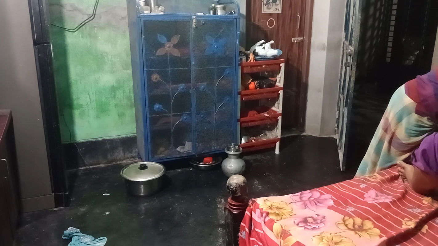 Devor and Bhabhi Go to a very Old House and Suddenly Have Sex wi