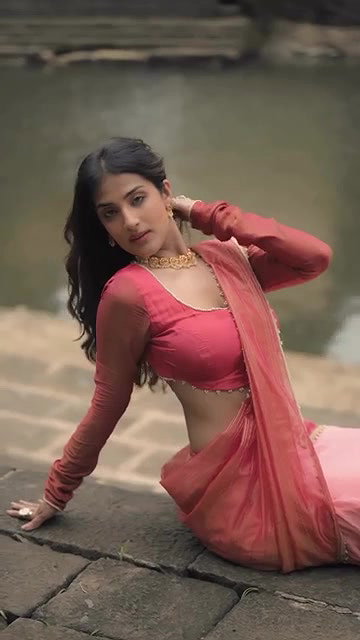 MILONI JHONSA BACKLESS AND STUNNING DESIRABLE IN SAREE 2