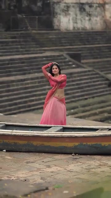 MILONI JHONSA BACKLESS AND STUNNING DESIRABLE IN SAREE 2