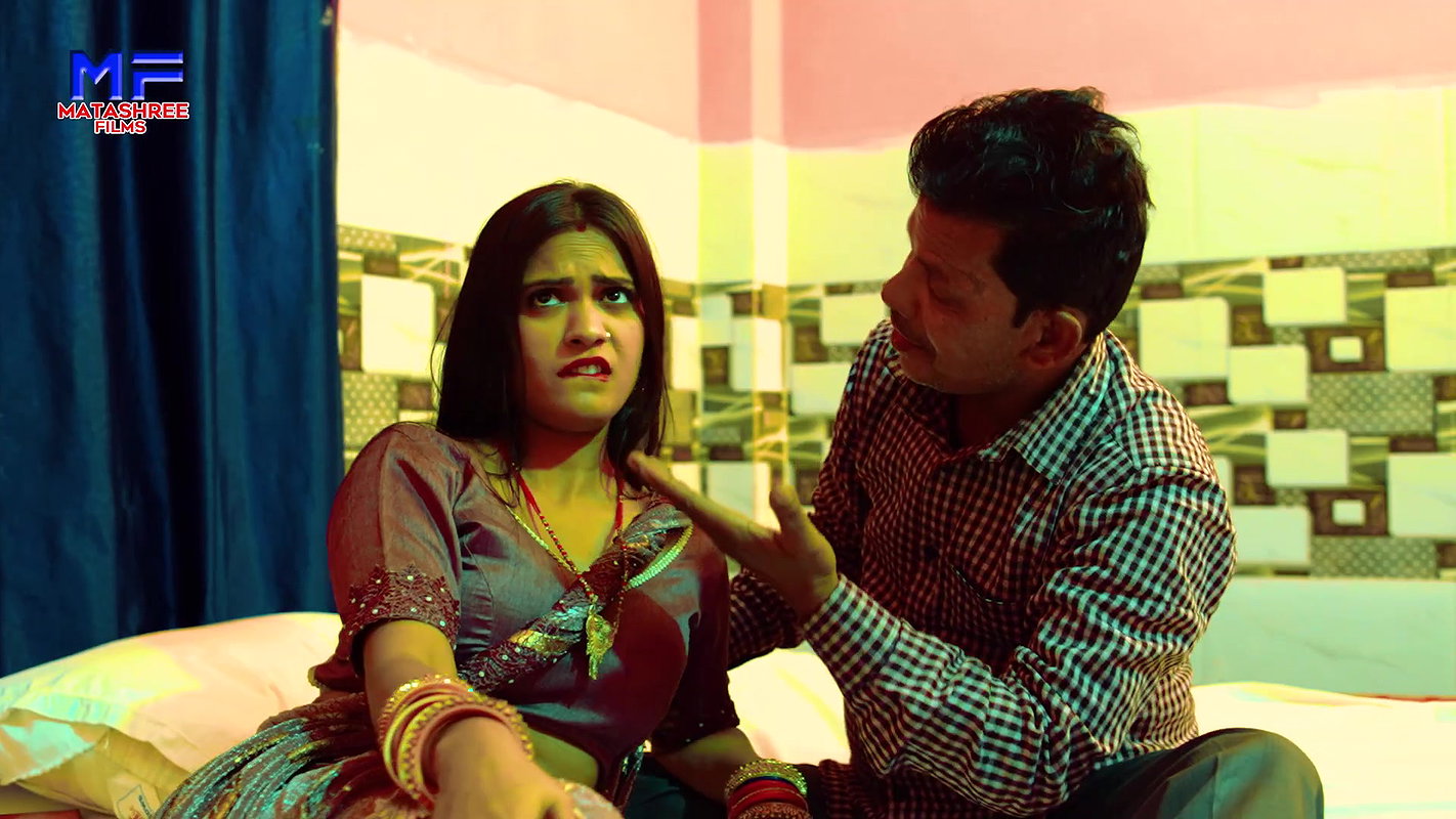 Cutie Niharika hot saree song – Navel show 2