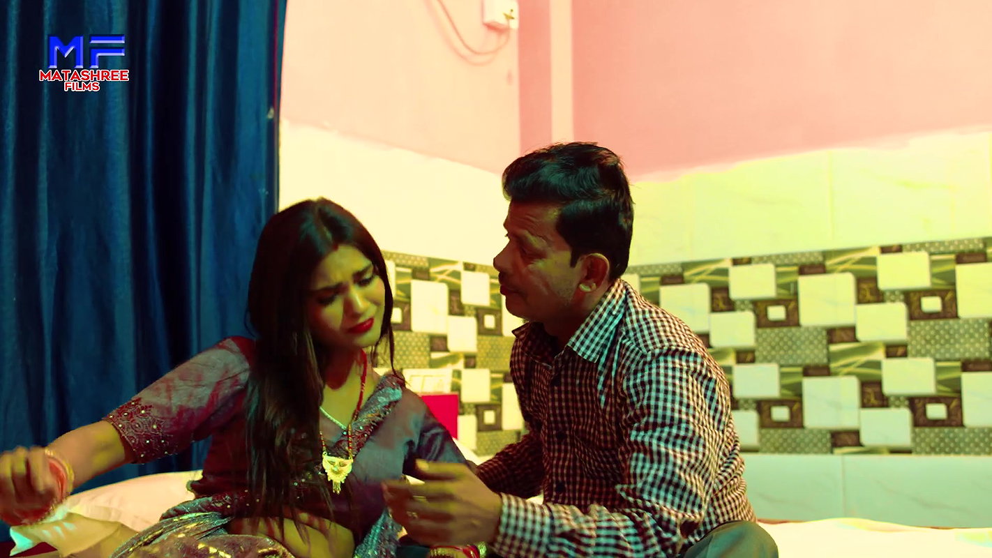 Cutie Niharika hot saree song – Navel show 2