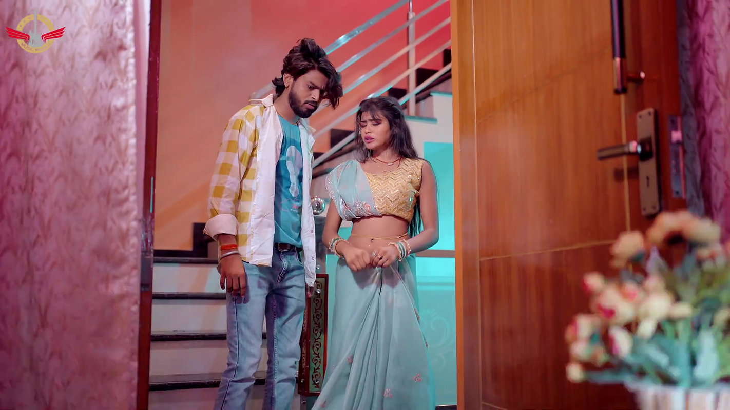 Dusky cutie Priya Suhani hot saree song – Navel show 2