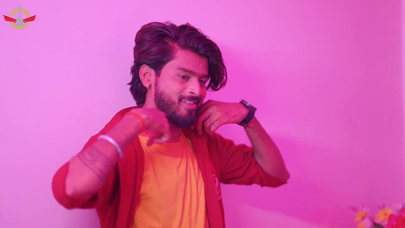 Dusky cutie Priya Suhani hot saree song – Navel show 2