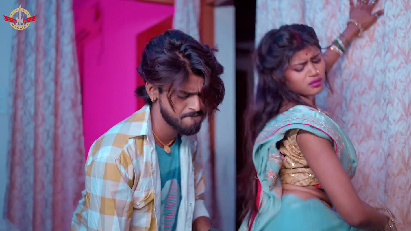 Dusky cutie Priya Suhani hot saree song – Navel show 2