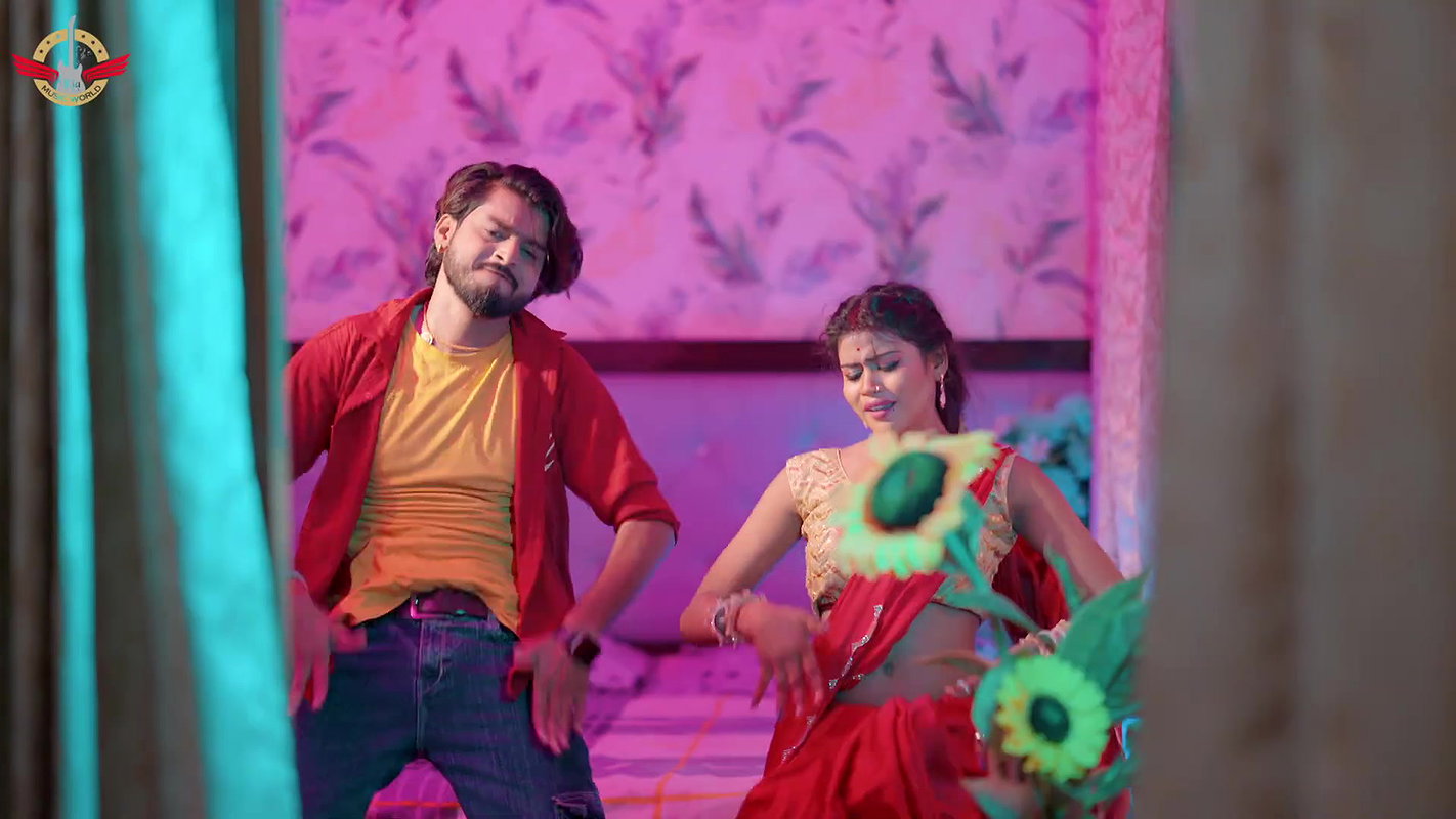 Dusky cutie Priya Suhani hot saree song – Navel show 2