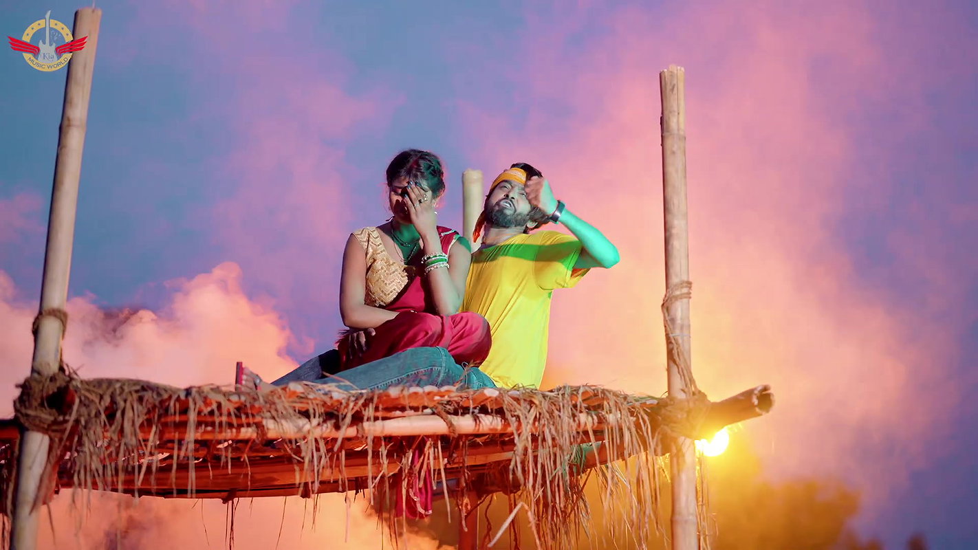 Dusky cutie Priya Suhani hot saree song – Navel show 2