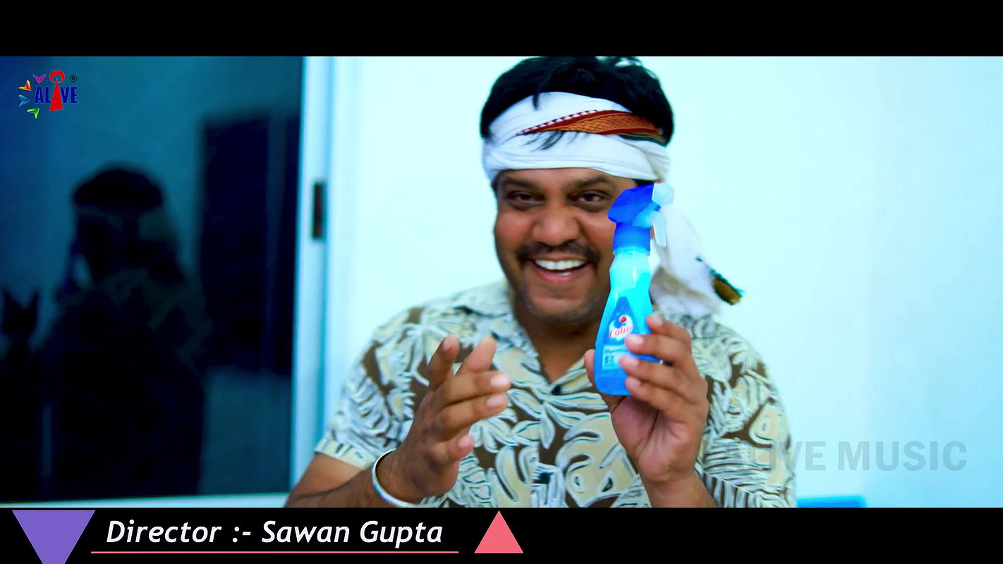 Lucky Dubey hot saree song – Kolin sprayed on navel, Navel kissed well 2