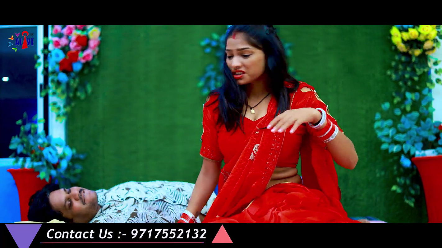 Lucky Dubey hot saree song – Kolin sprayed on navel, Navel kissed well 2