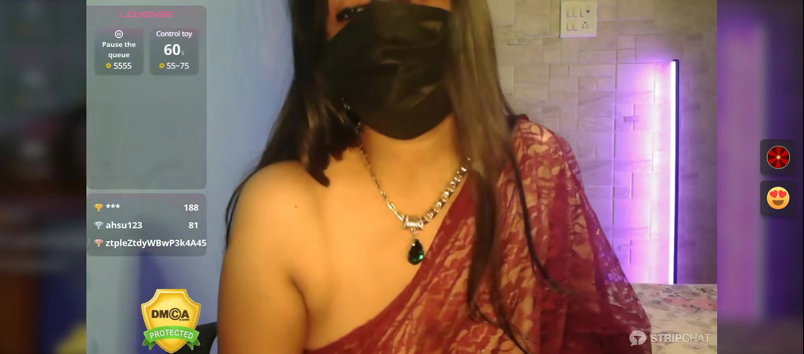 Desi Indian wife in saree showing her boobs 2