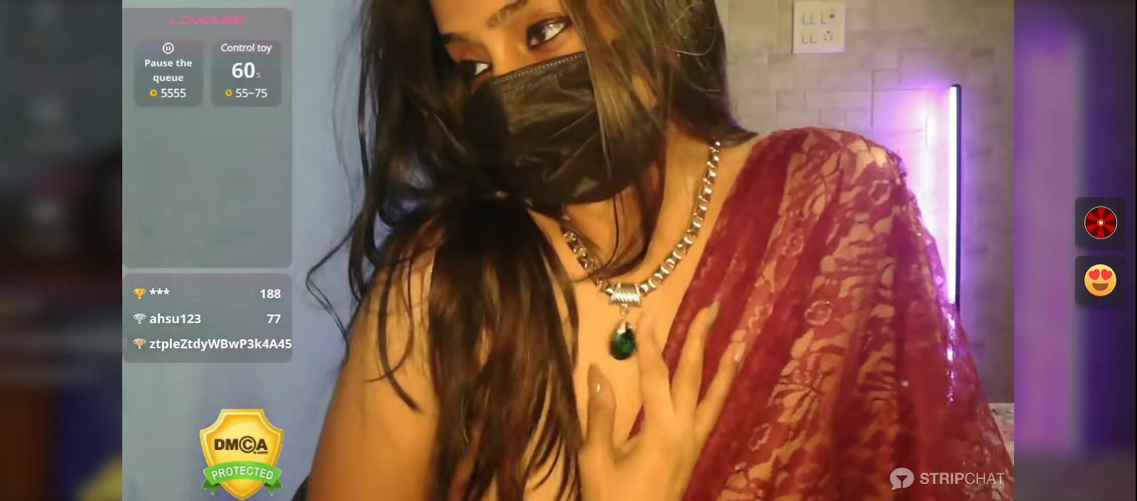 Desi Indian wife in saree showing her boobs 2