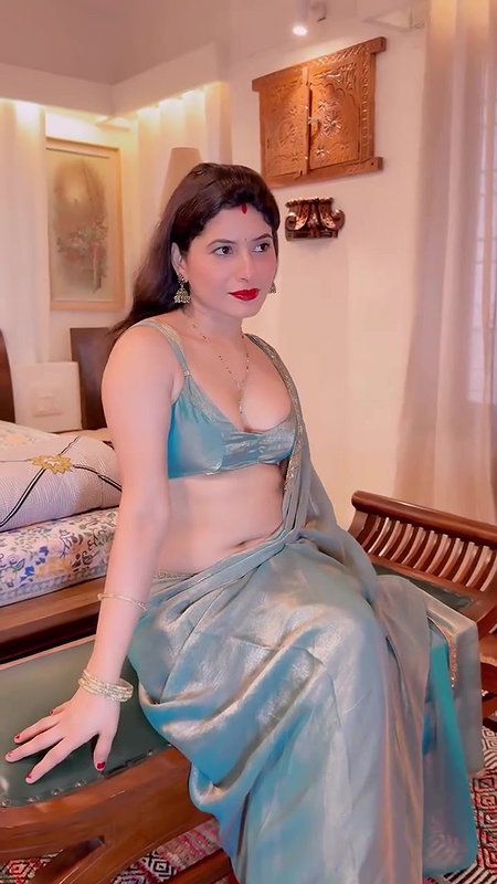 RENU CHANDRA BRA BLOUSE BACKLESS FLAWLESS MILKY WIFE MATERIAL SEXY IN SAREE 2