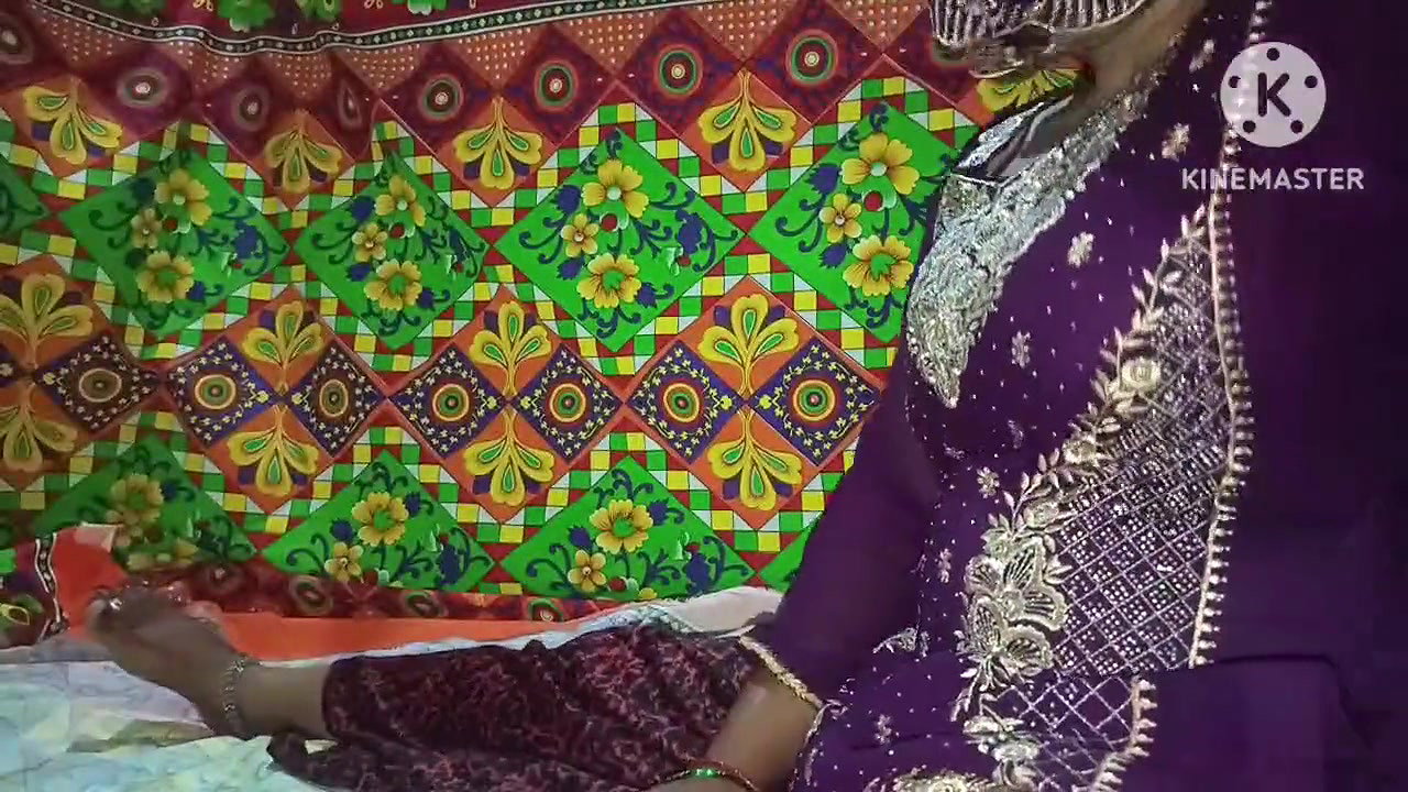 Beautiful girlfriend was proposed by her boyfriend by gifting her a gold ring – Hindi Audio