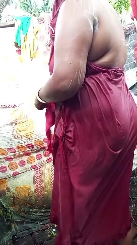 Cute Desi sister-in-law’s open bath goes viral