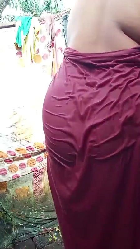 Cute Desi sister-in-law’s open bath goes viral