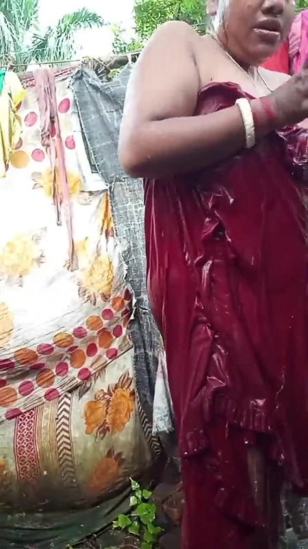 Cute Desi sister-in-law’s open bath goes viral