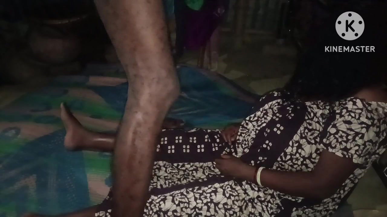 Desi bhabhi ki doggy style mein chudai ki