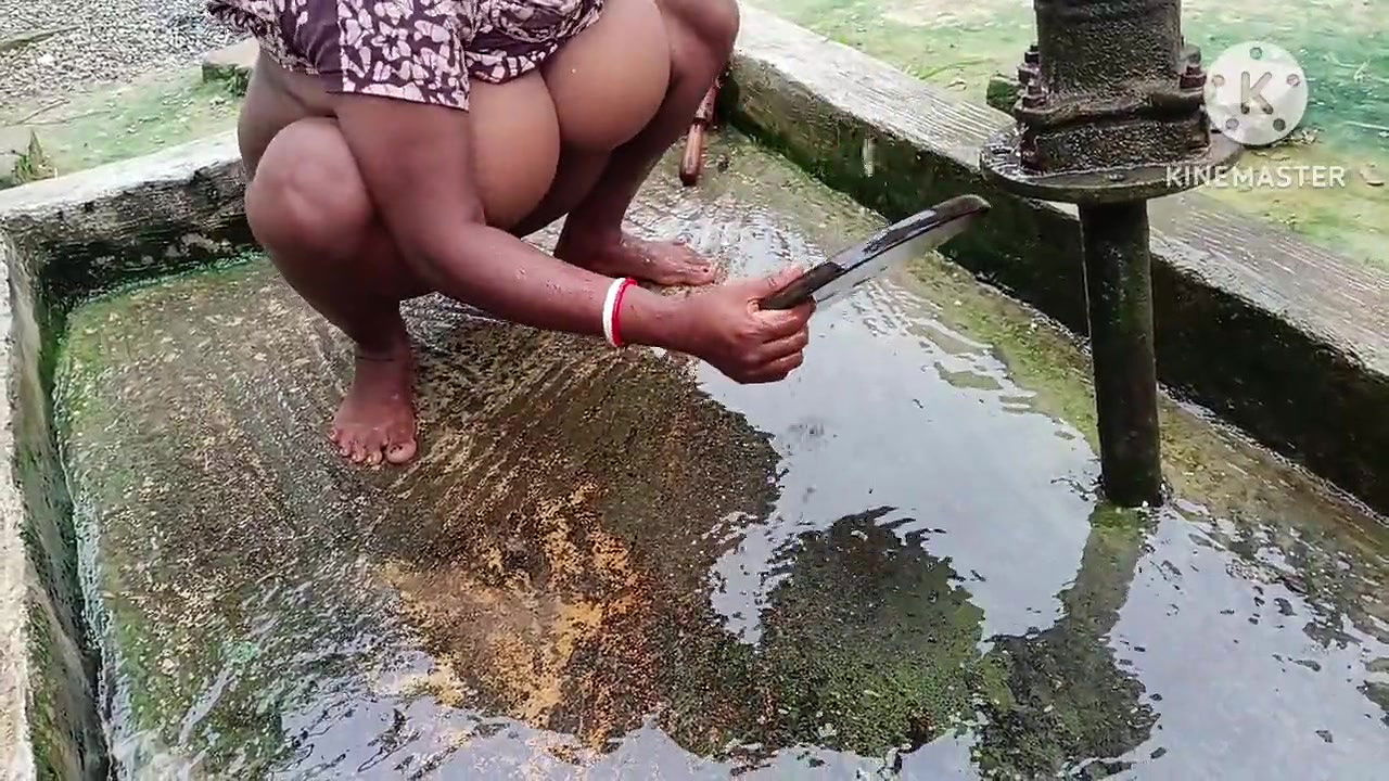 Desi bhabhi ne belan se chut chudai ki