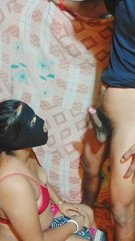 Desi Bhabhi’s Secret Moments With Young Devar