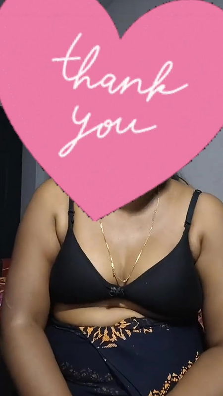 Desi Cute girls live showing body new viral hot video