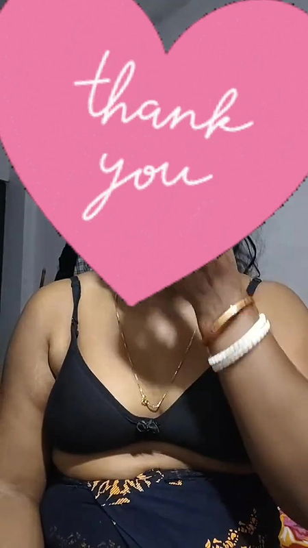 Desi Cute girls live showing body new viral hot video