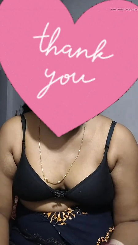 Desi Cute girls live showing body new viral hot video