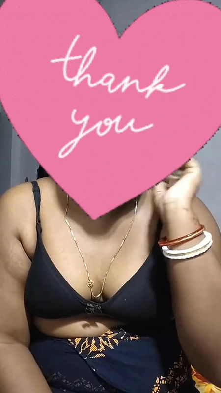 Desi Cute girls live showing body new viral hot video