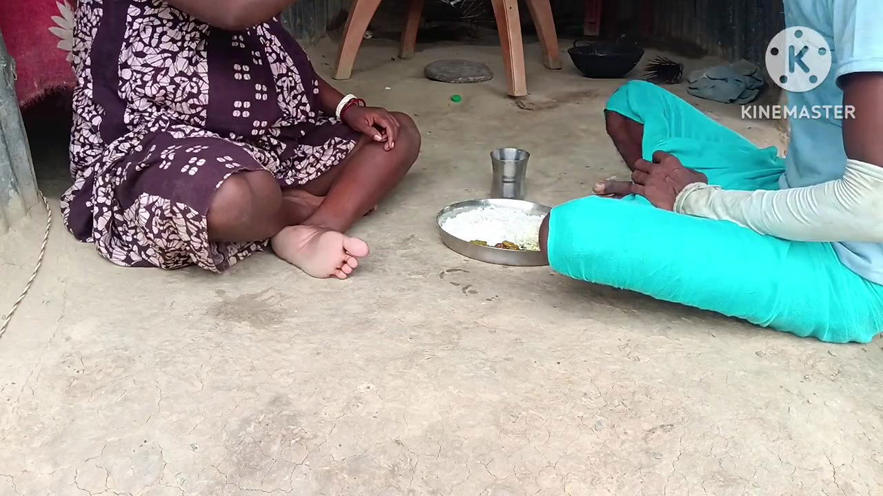 Desi hot bhabhi ne khana Diya aur Masti ki