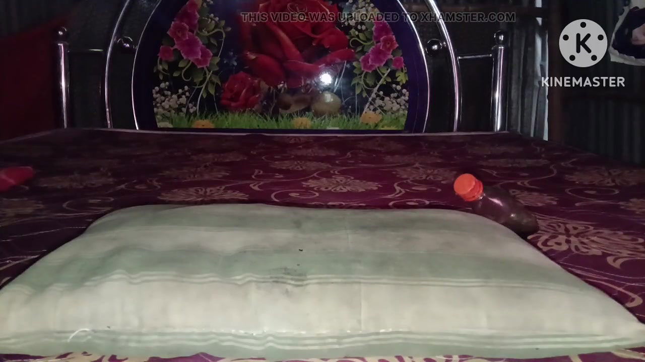 Desi housewife ne Tel lagaya aur gand chudai ki