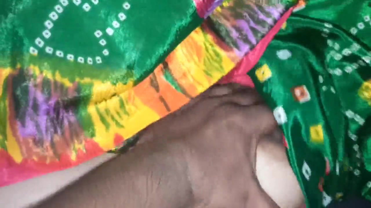 Sali ki Balon wali chut Ko chod ke chut ko clean Kiya