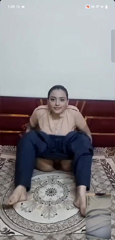 School girl gets naked on video call