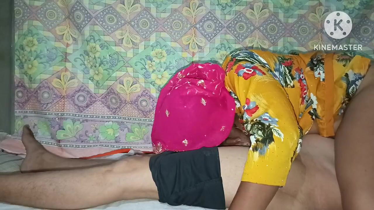 Stepmom in Full Romantic mood- Indian Stepmom Pinki stay one night with her stepson in naked, she seduced and fucked