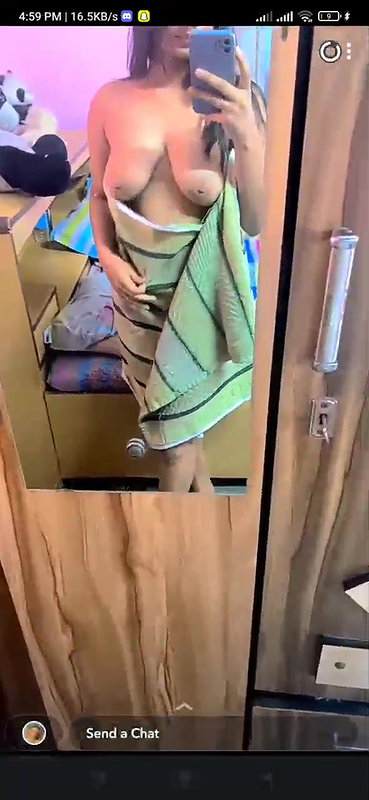 Hot bhabhi after bath snaps for lover2