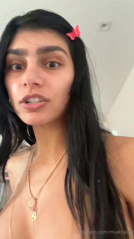 Mia Khalifa onlyfans nude cooking showing big tits ass2