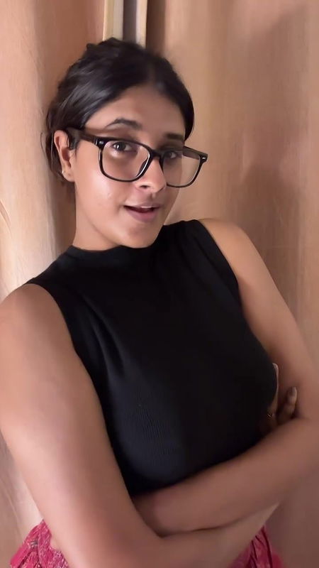 NERDY PRERNA GUPTA FLAUNTING INTO SEXY BABE IN SAREE EROTIC TRASITION2