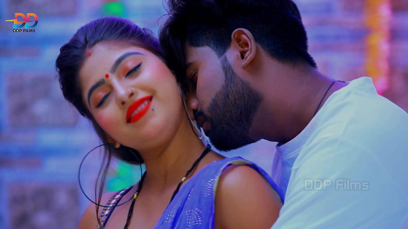 Cutie Komal Singh hot saree song – Navel pressed, flowers blown on navel, Expressions2