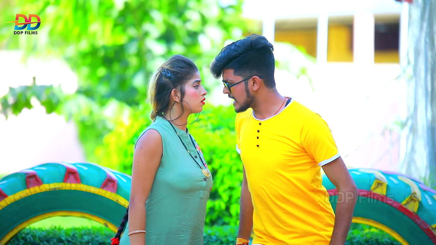 Cutie Komal Singh hot saree song – Navel pressed, flowers blown on navel, Expressions2