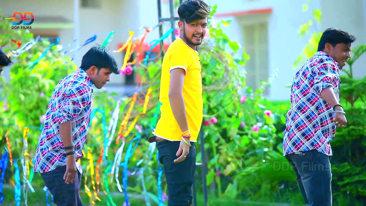 Cutie Komal Singh hot saree song – Navel pressed, flowers blown on navel, Expressions2